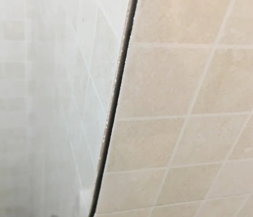 盘锦市瓷砖空鼓维修公司分享阳台瓷砖脱落的修复过程可以分为以下几个步骤